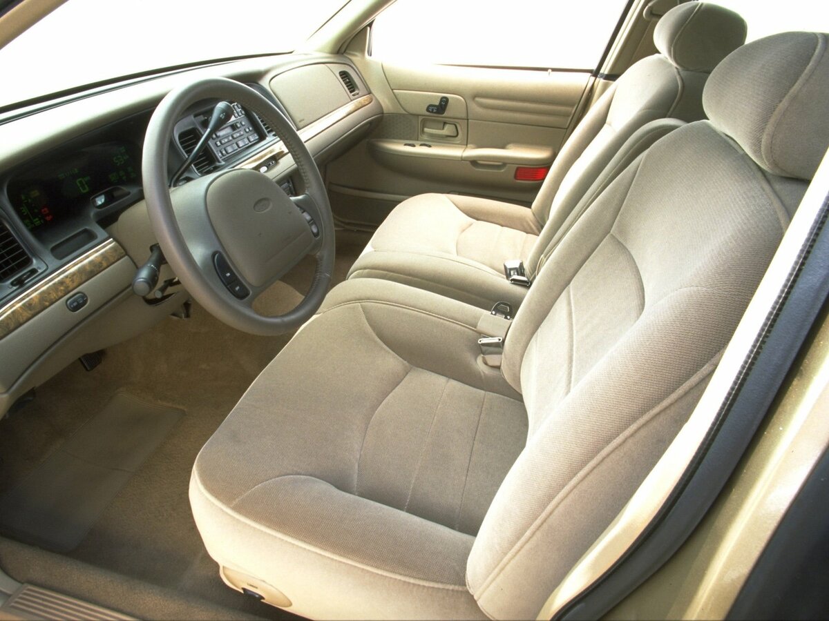 Ford Crown Victoria II Седан