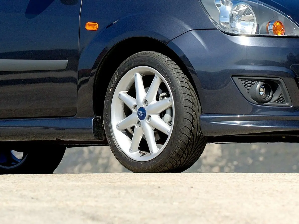 Ford Fiesta Mk5 Хэтчбек 3 дв. — photo 9