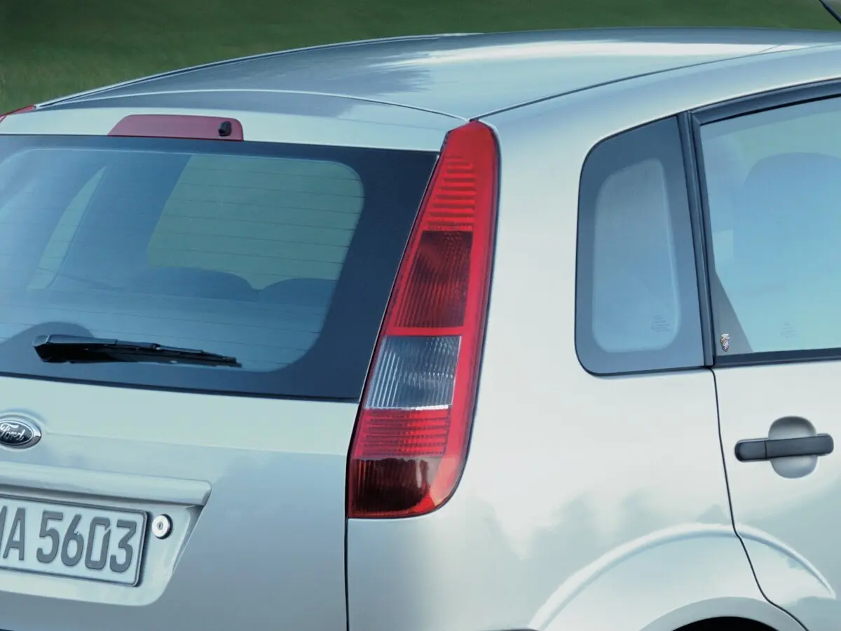 Ford Fiesta Mk5 Хэтчбек 5 дв. — сүрөт 9