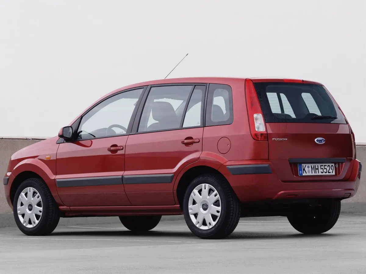 Ford Fusion I Рестайлинг Хэтчбек 5 дв. — photo 3