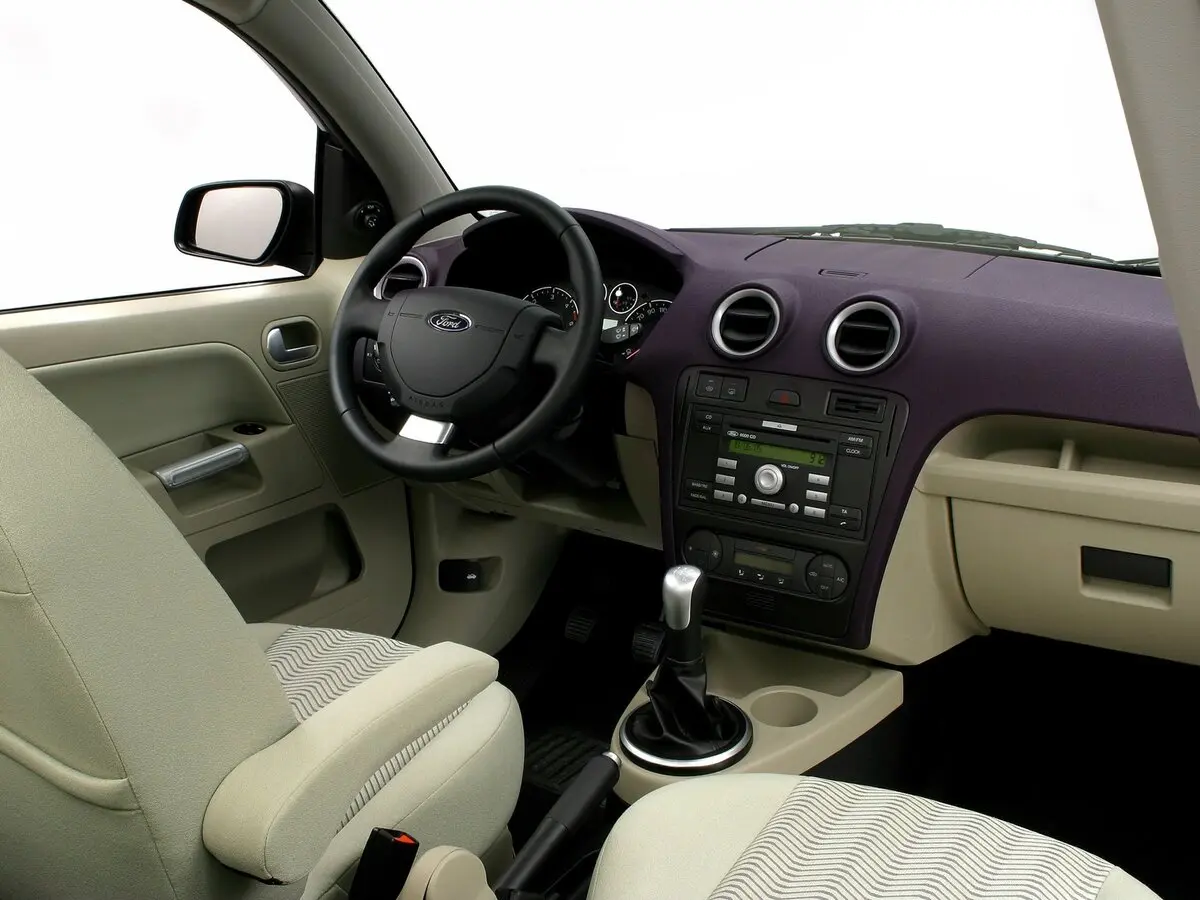 Ford Fusion I Рестайлинг Хэтчбек 5 дв. — photo 4
