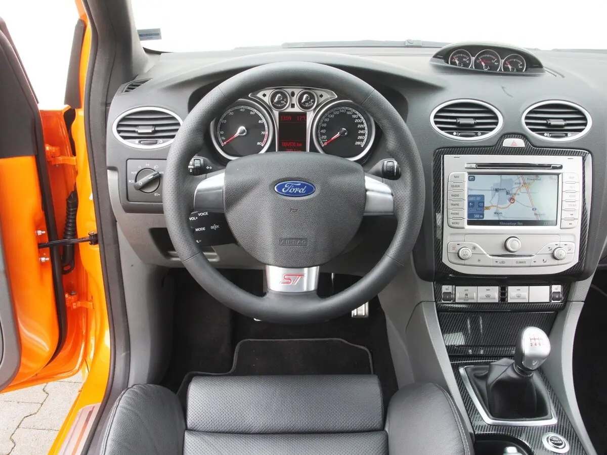 Ford Focus ST II Рестайлинг Хэтчбек 3 дв. — photo 5