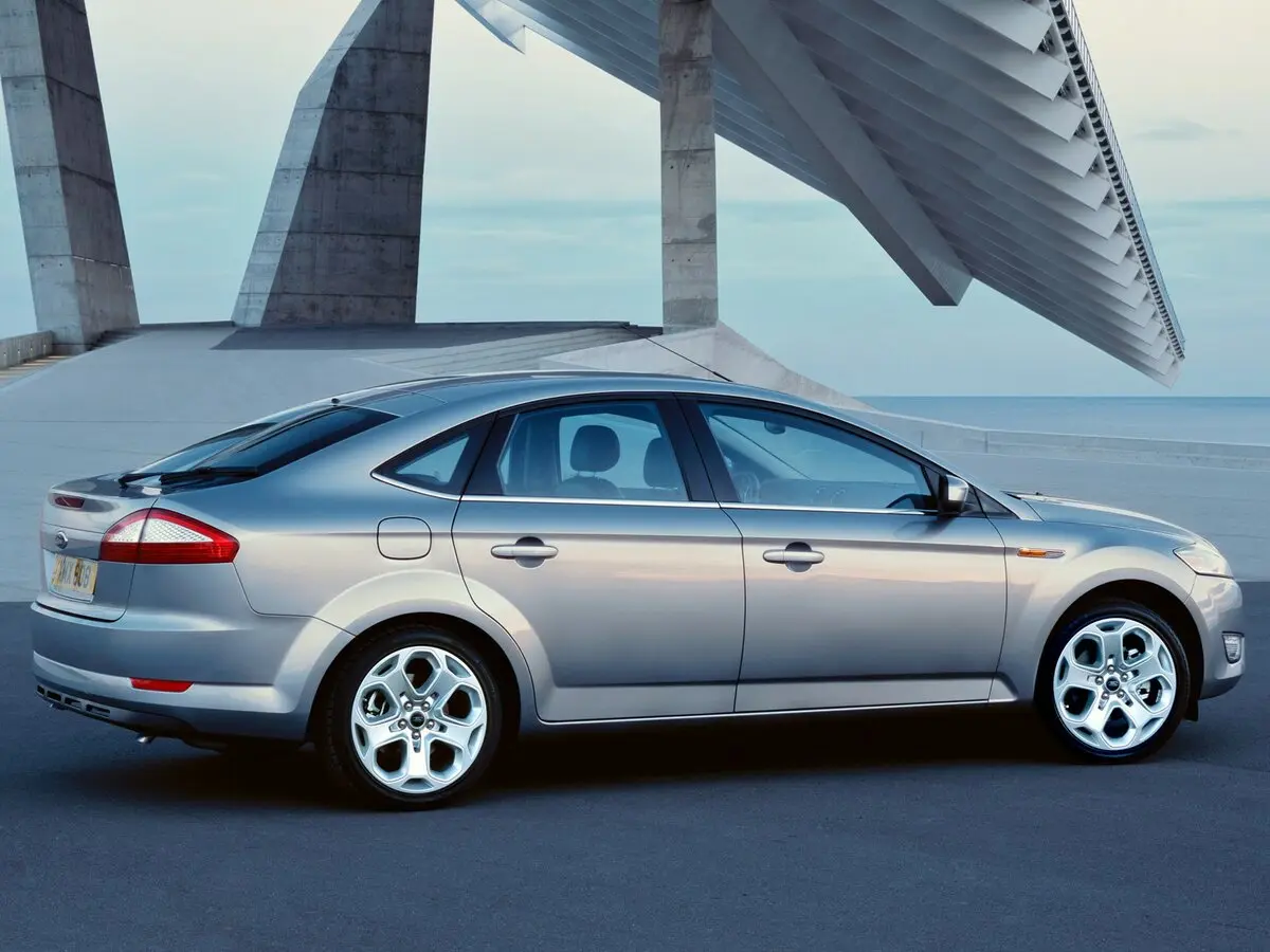 Ford Mondeo IV Лифтбек — фото 2