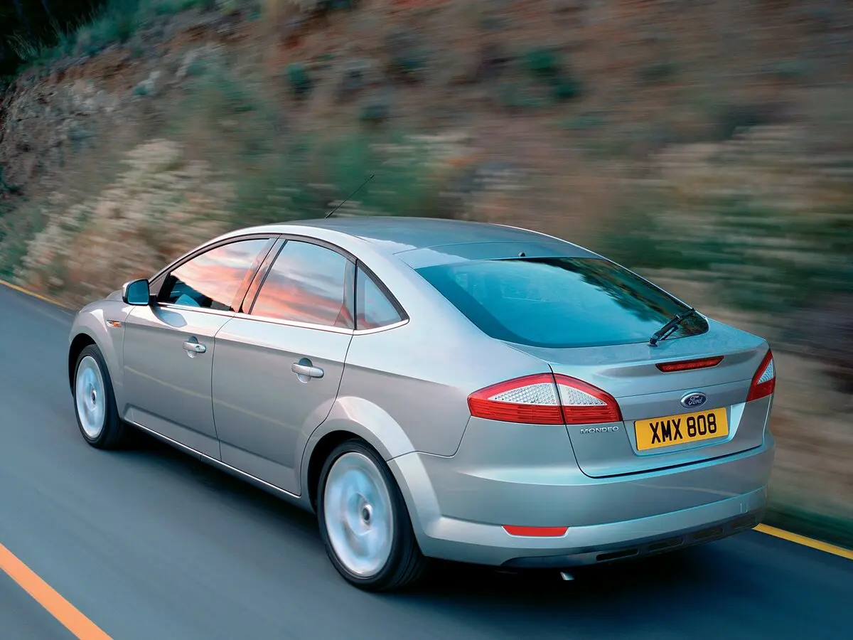 Ford Mondeo IV Лифтбек — фото 4
