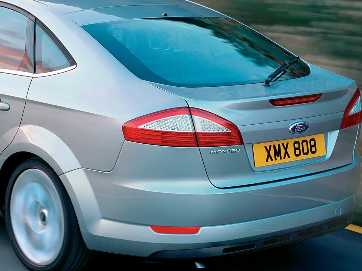 Ford Mondeo IV Лифтбек — фото 11