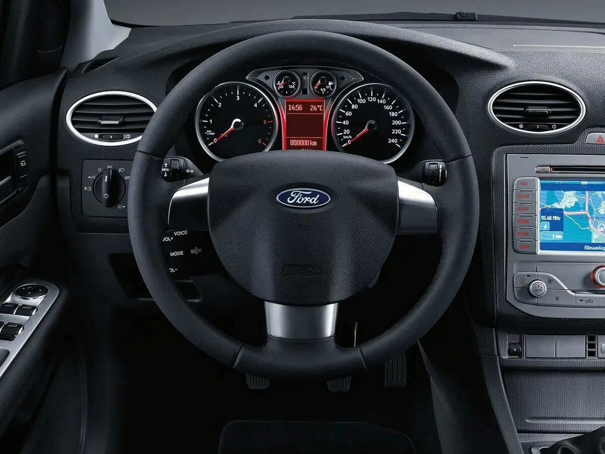 Ford Focus II Рестайлинг Хэтчбек 3 дв. — фото 9