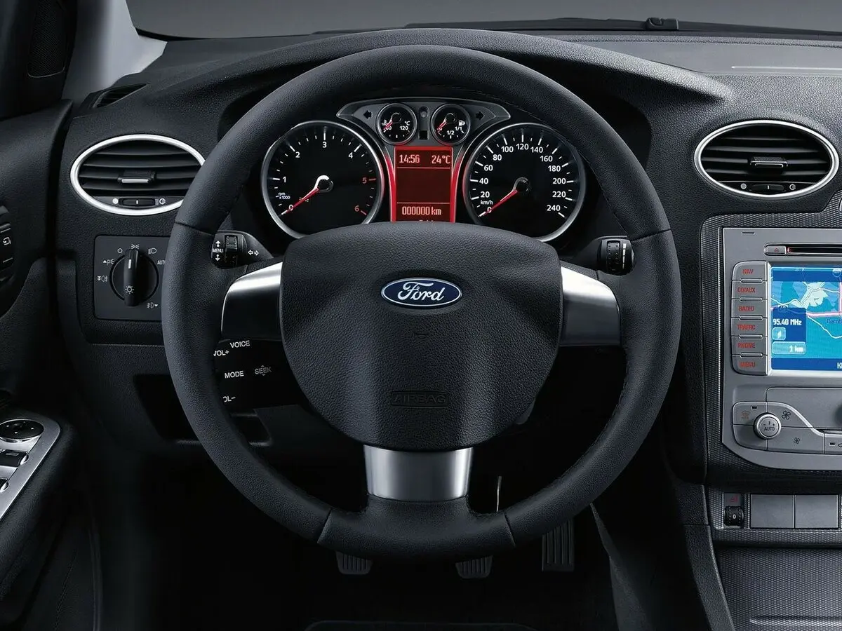 Ford Focus II Рестайлинг Седан — фото 9