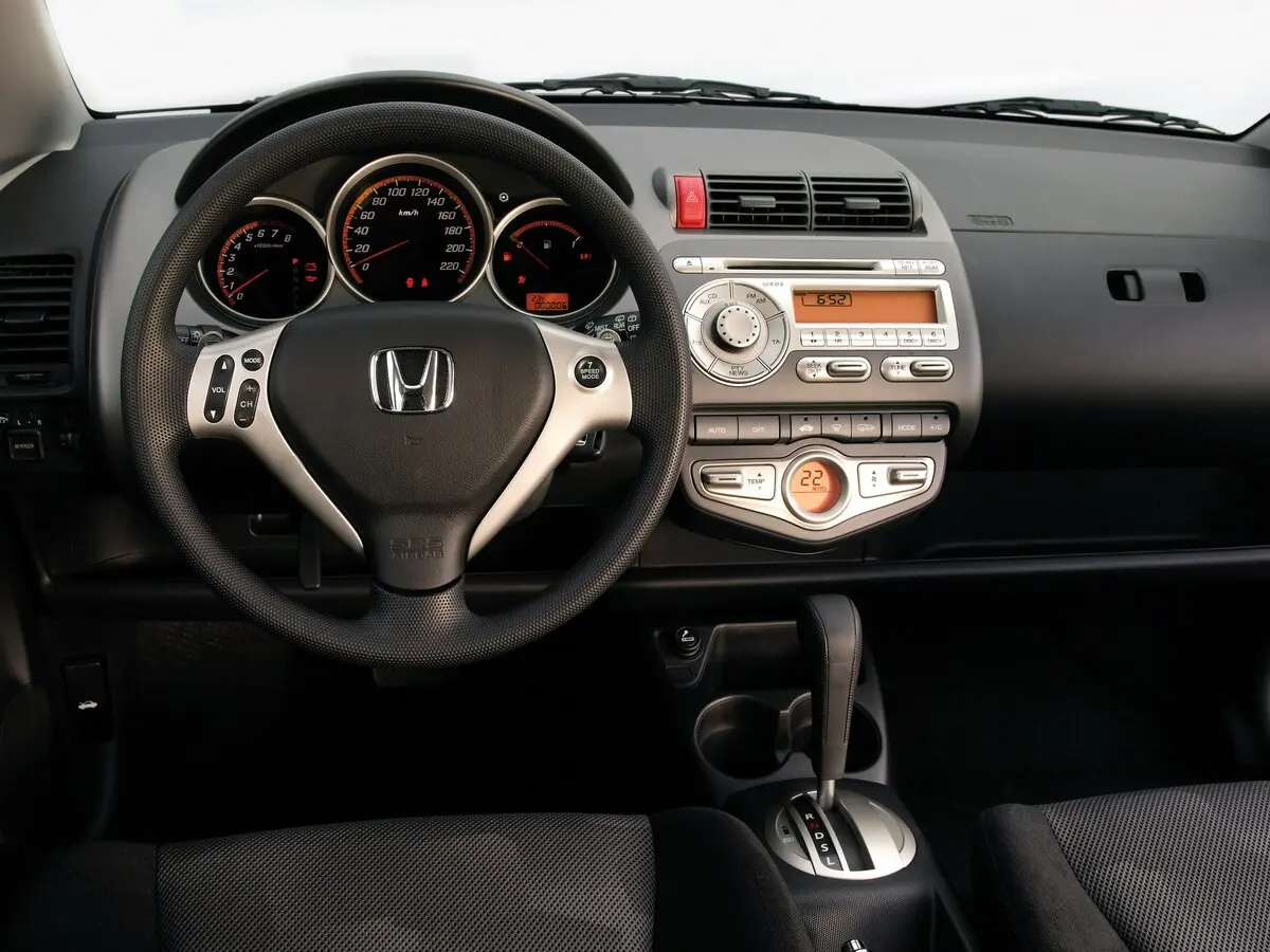 Honda Jazz I Рестайлинг Хэтчбек 5 дв. — фото 6
