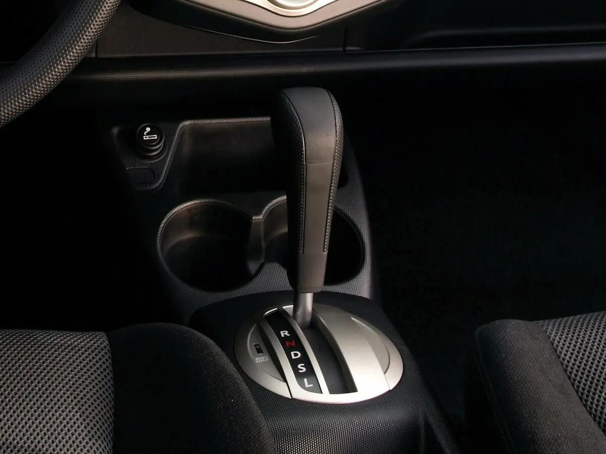 Honda Jazz I Рестайлинг Хэтчбек 5 дв. — фото 11