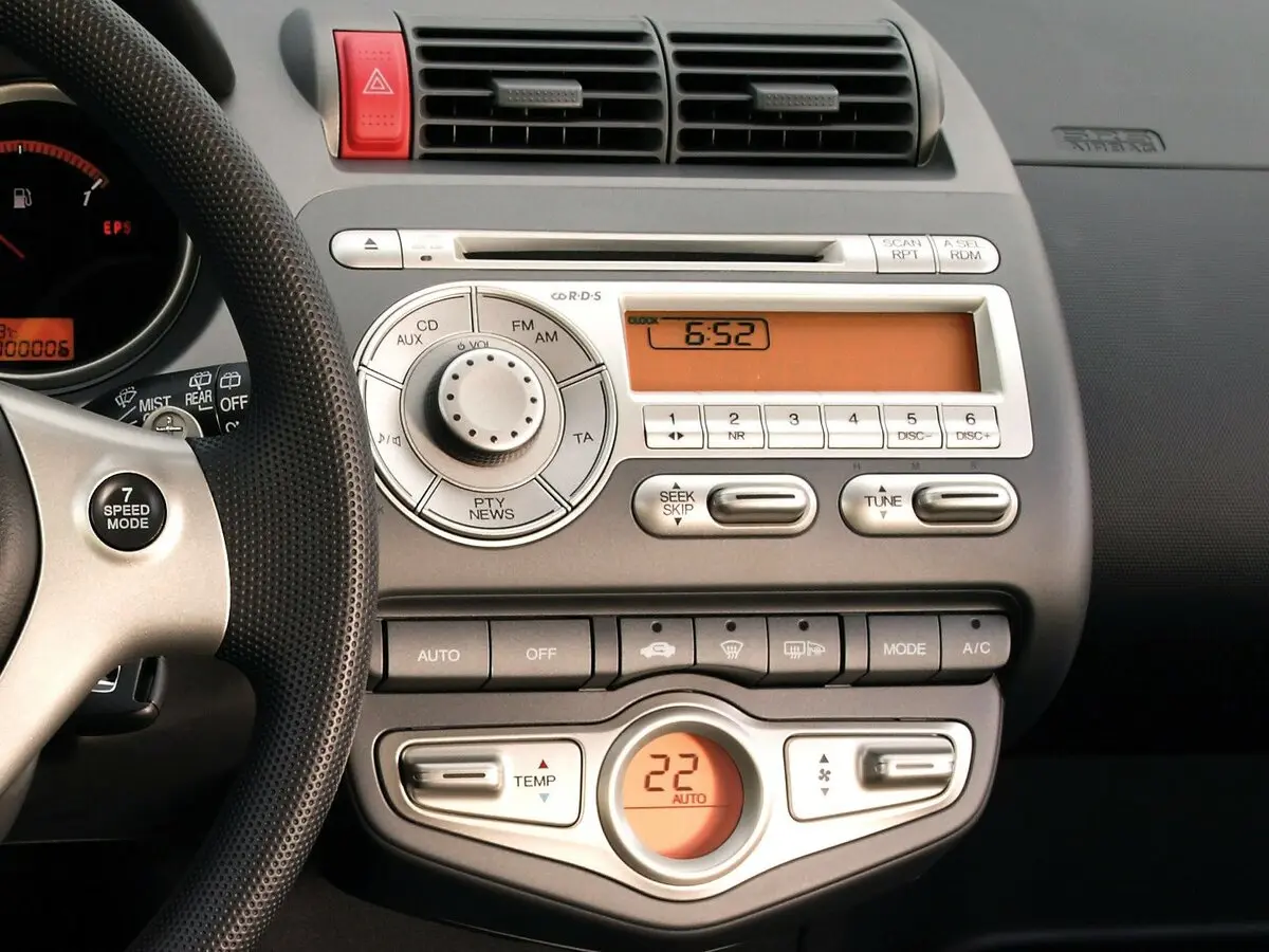 Honda Jazz I Рестайлинг Хэтчбек 5 дв. — фото 15