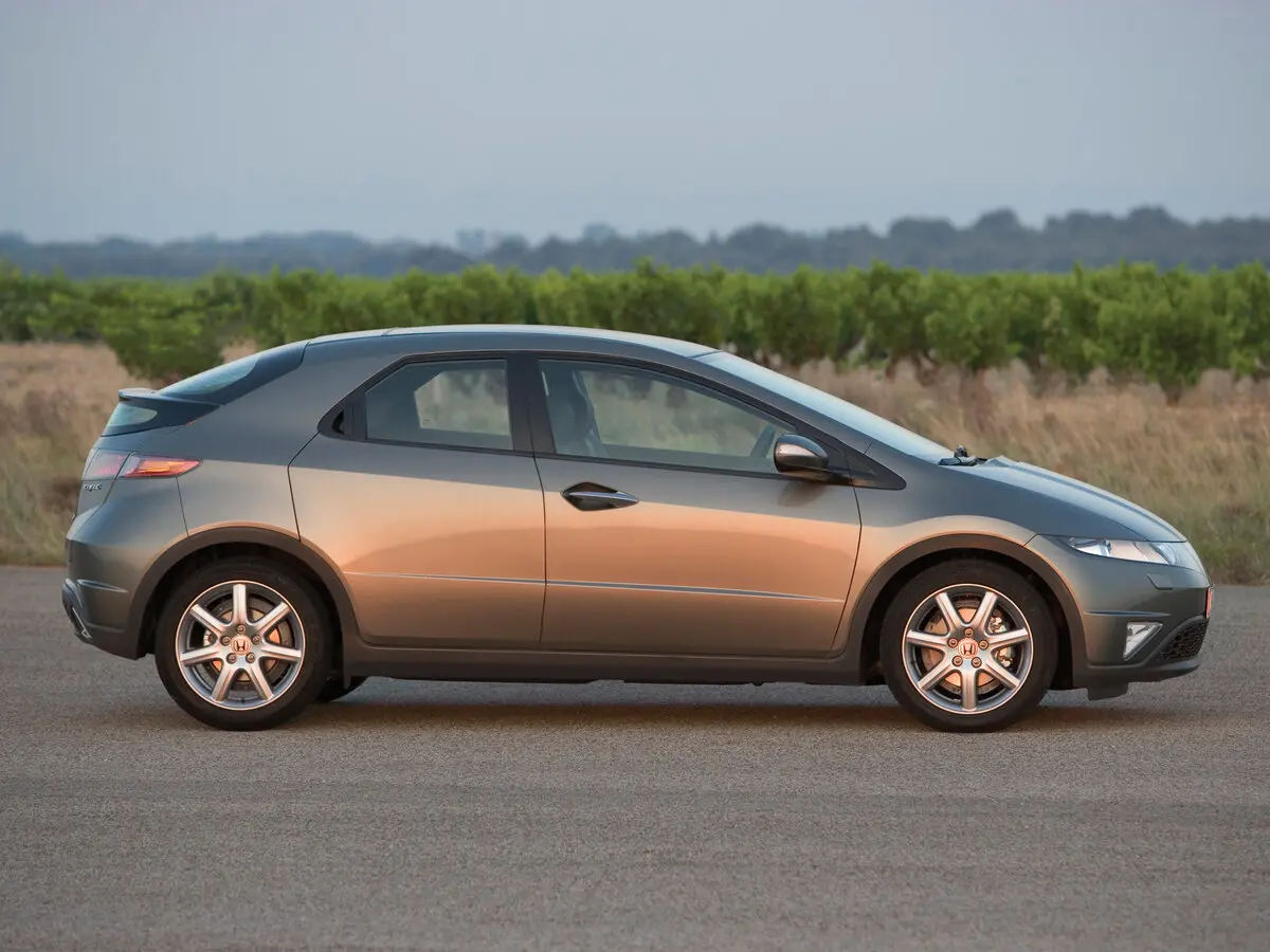 Honda Civic VIII Хэтчбек 5 дв. — фото 2