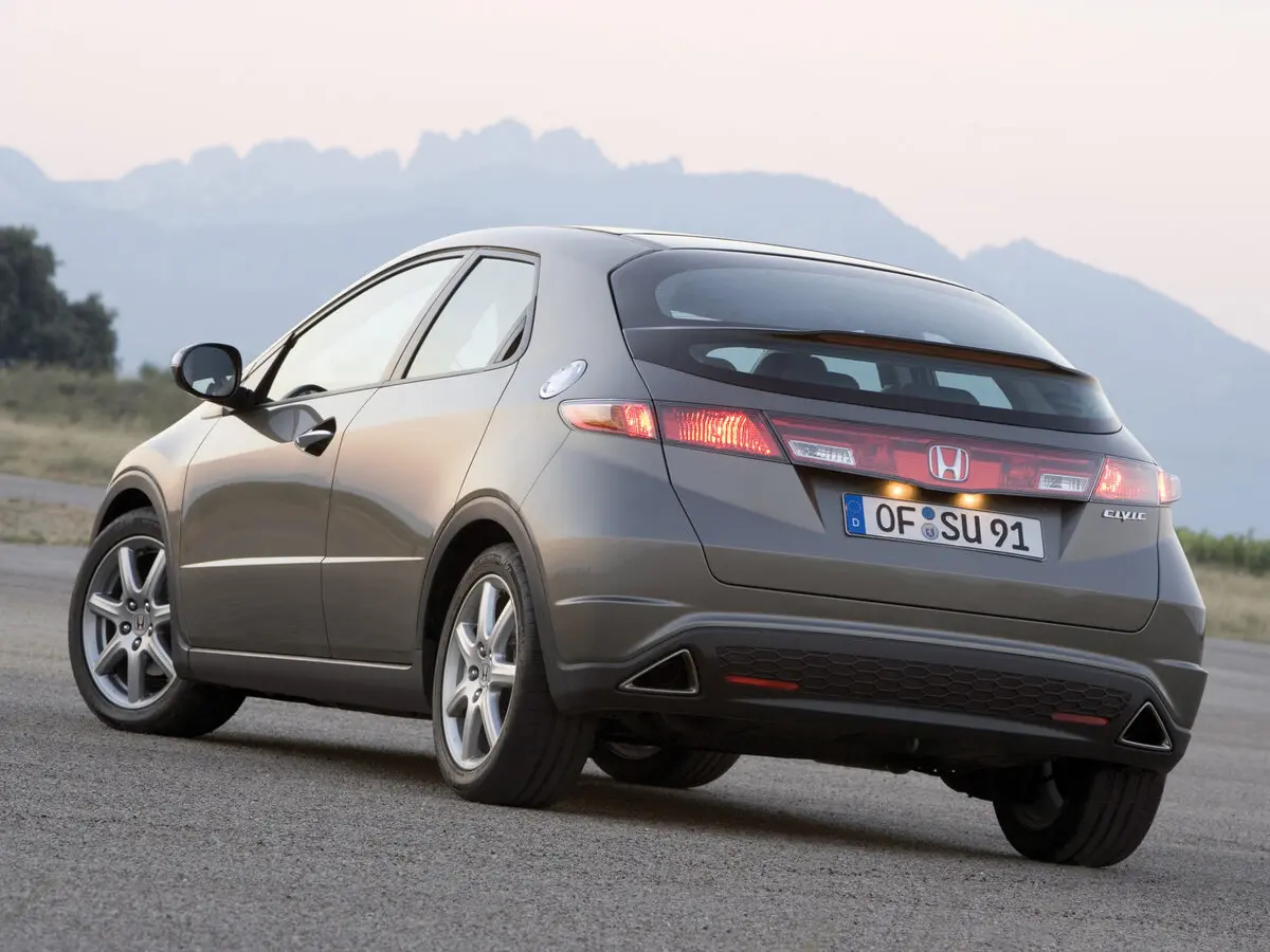 Honda Civic VIII Хэтчбек 5 дв. — фото 5
