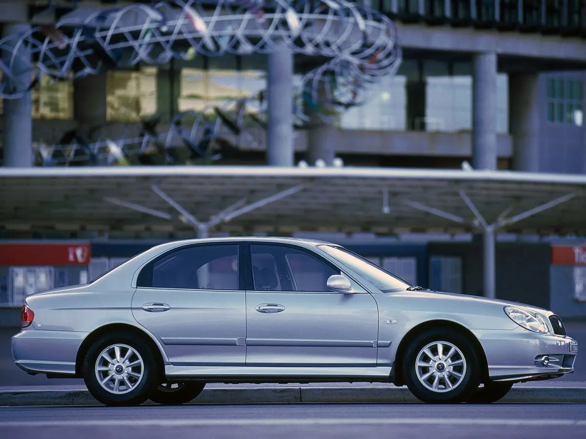 Hyundai Sonata IV (EF) Рестайлинг Седан — фото 2