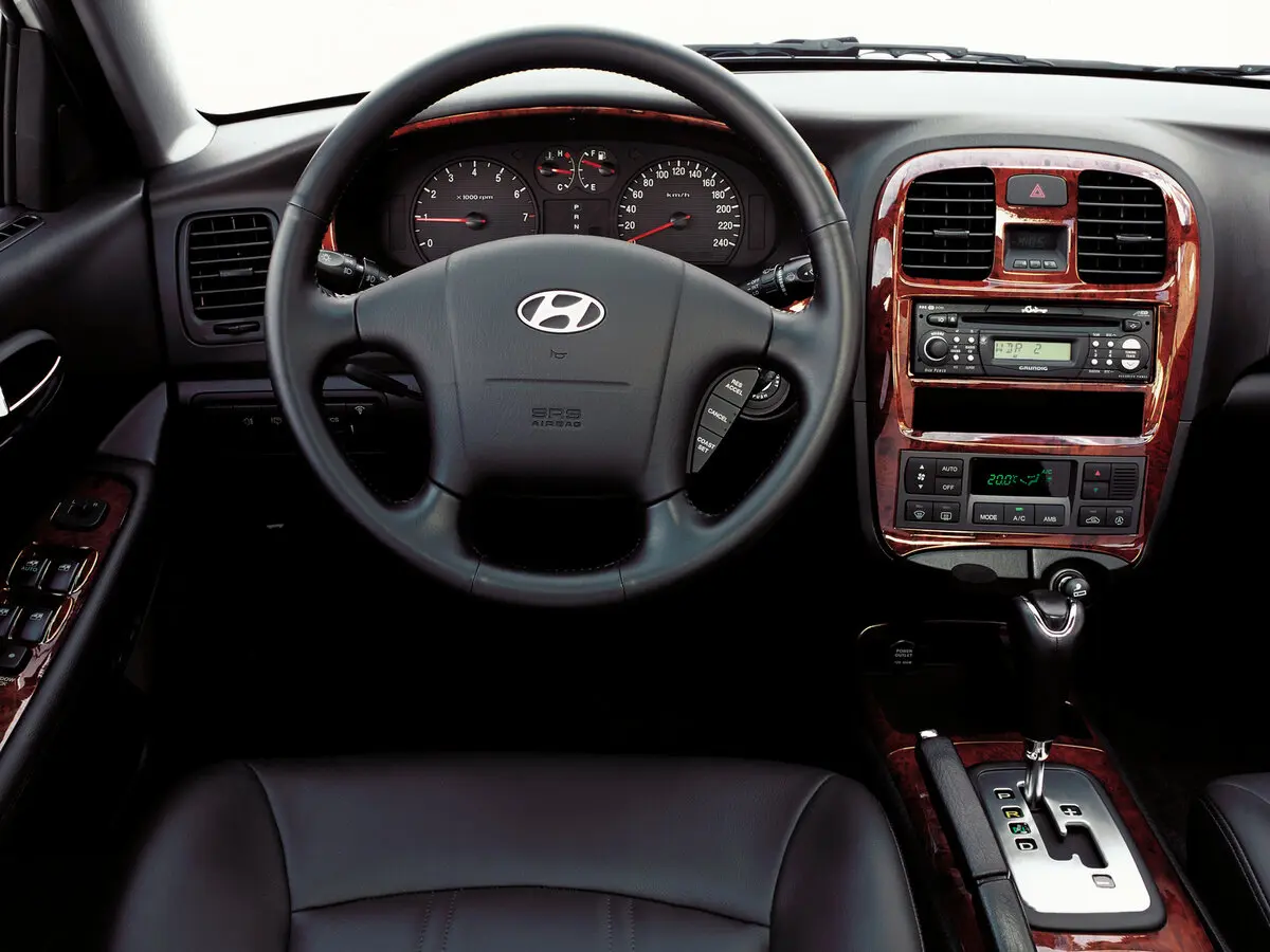 Hyundai Sonata IV (EF) Рестайлинг Седан — фото 5