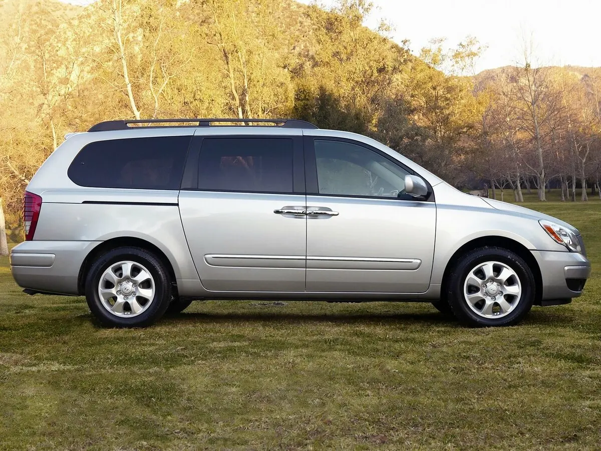 Hyundai Entourage 2006 – 2009 Минивэн — сүрөт 2