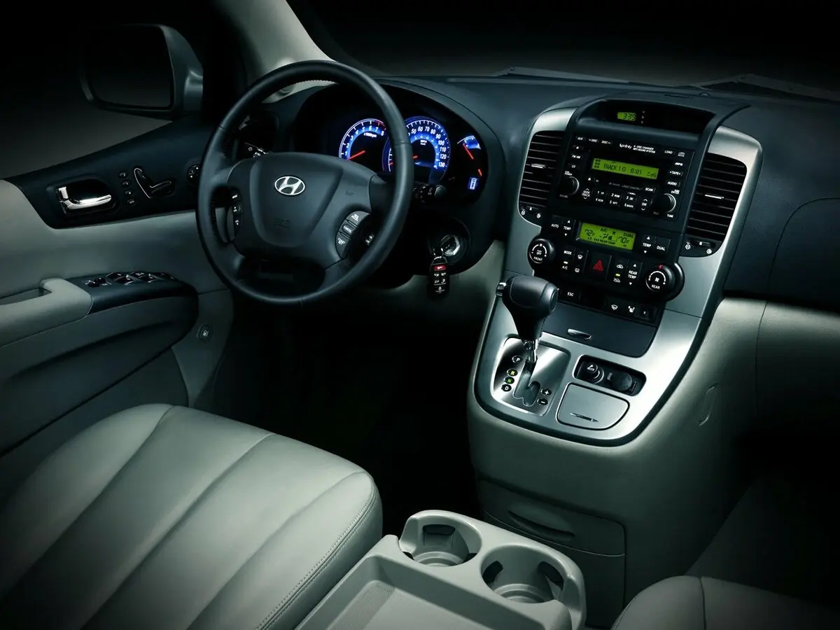 Hyundai Entourage 2006 – 2009 Минивэн — сүрөт 6