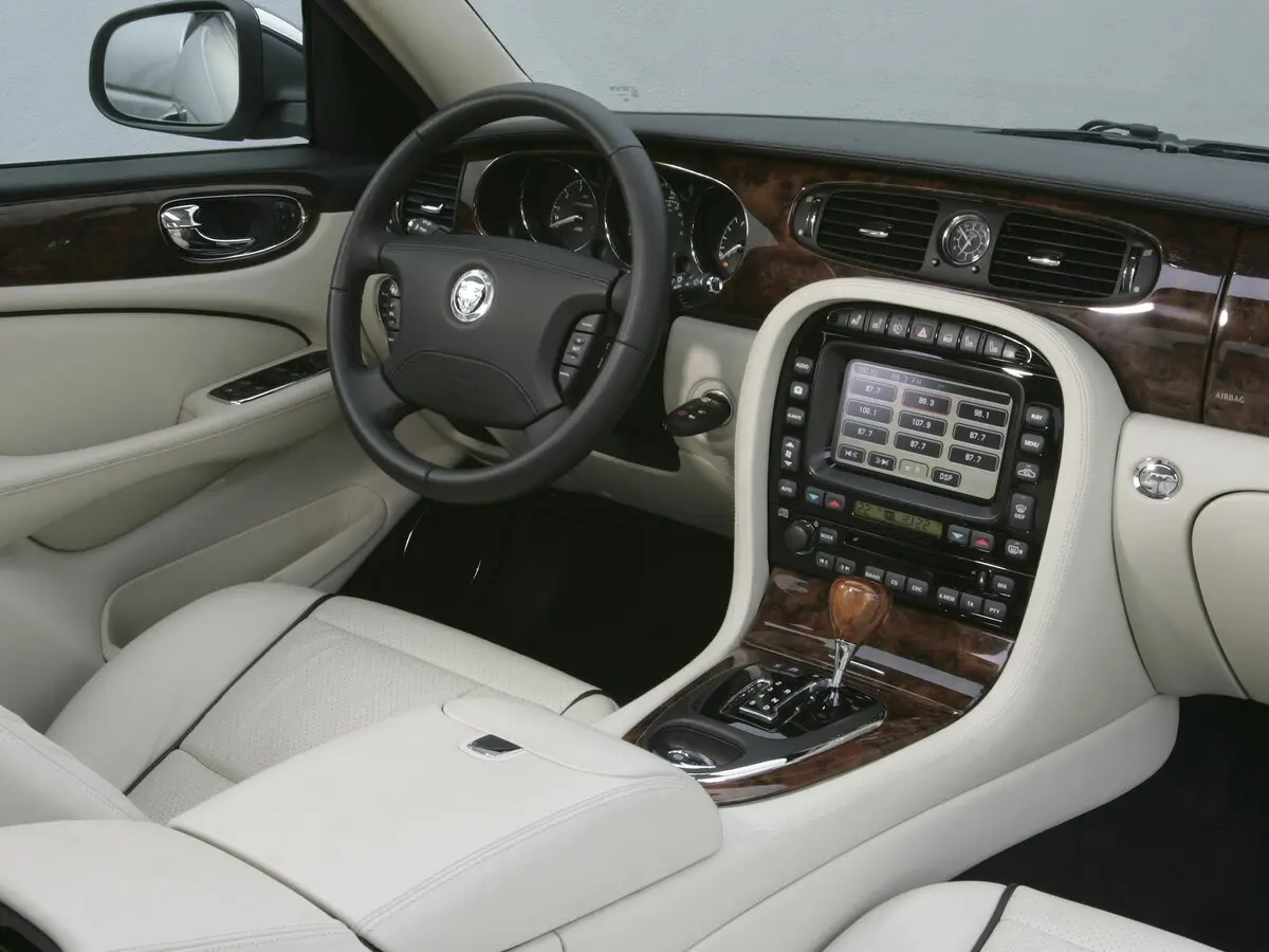 Jaguar XJ III (X350/X358) Седан — сүрөт 6
