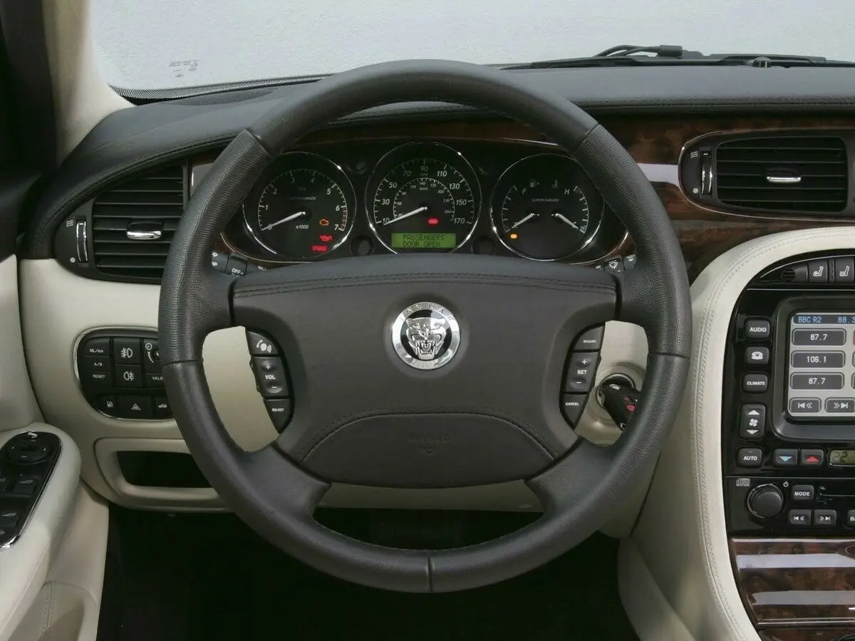Jaguar XJ III (X350/X358) Седан — сүрөт 8