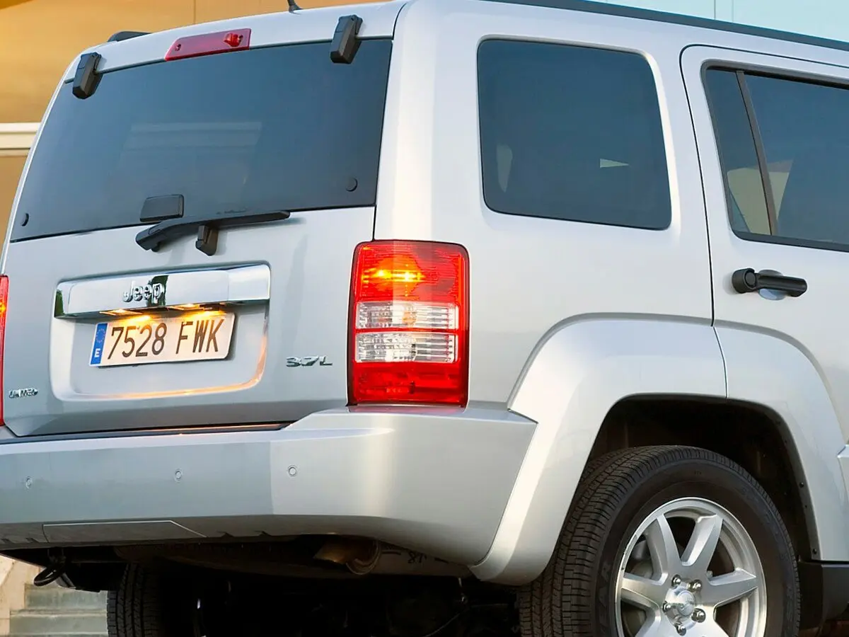 Jeep Cherokee IV (KK) Внедорожник 5 дв. — сүрөт 14