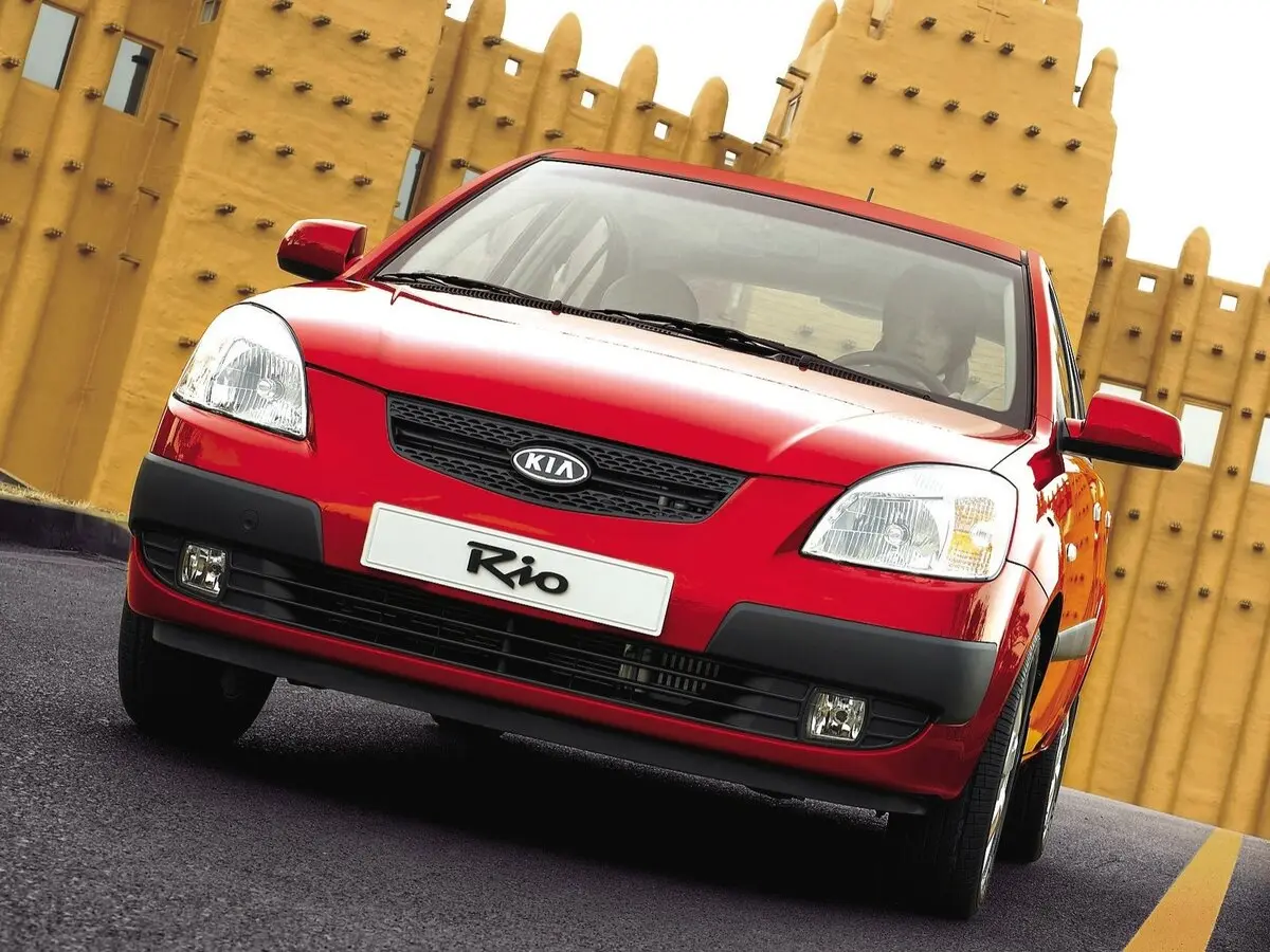 Kia Rio II Хэтчбек 5 дв. — фото 3