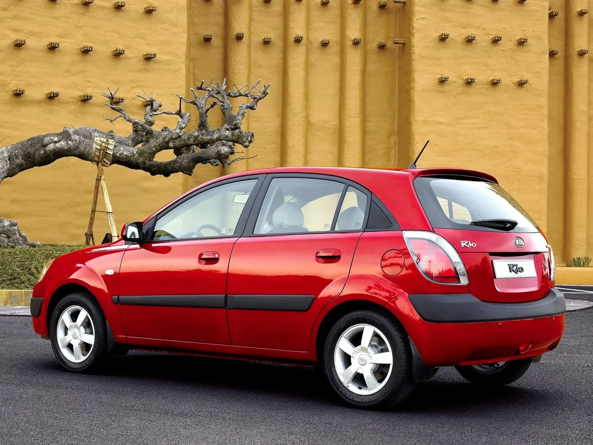 Kia Rio II Хэтчбек 5 дв. — фото 5