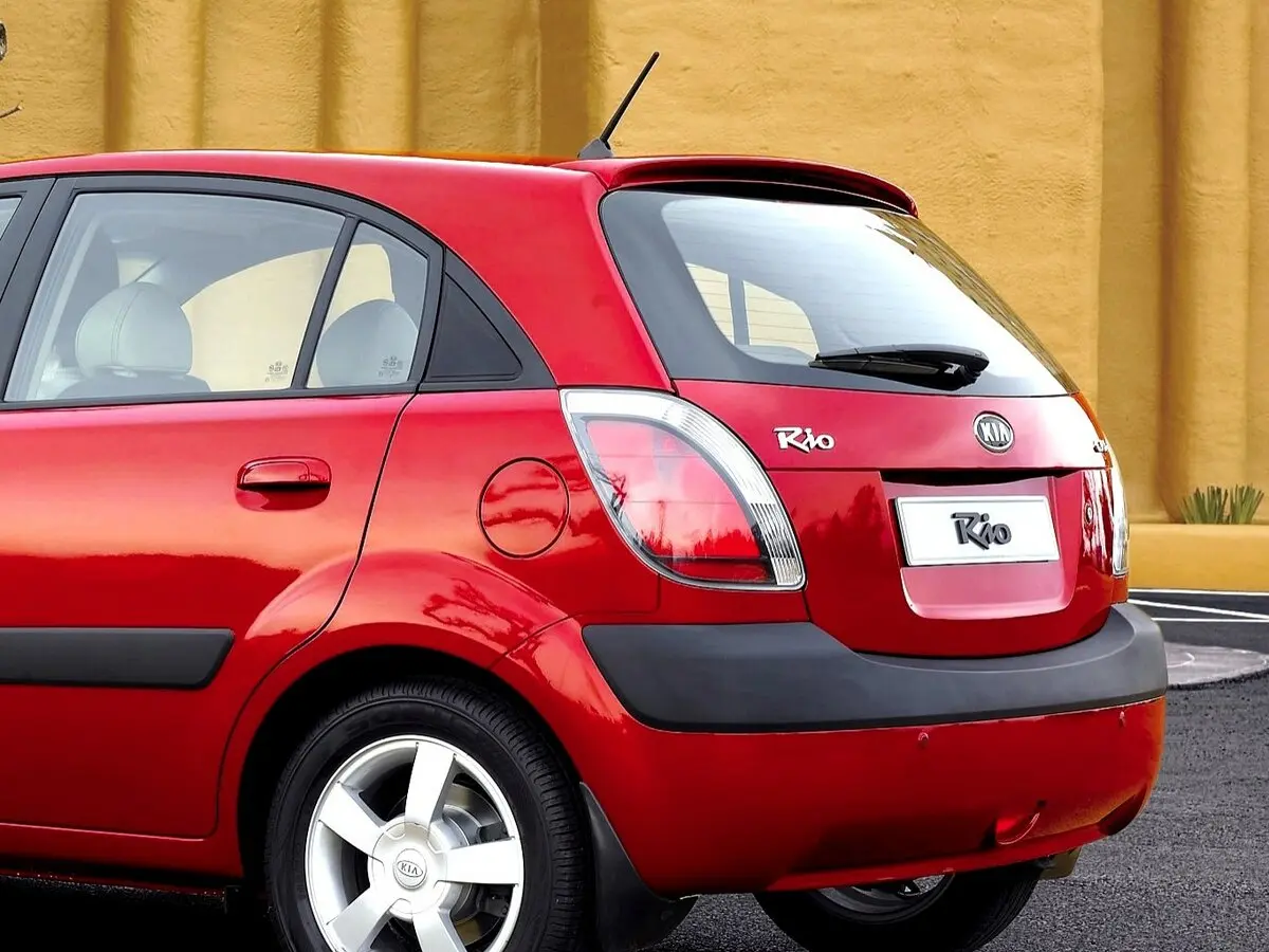 Kia Rio II Хэтчбек 5 дв. — фото 10