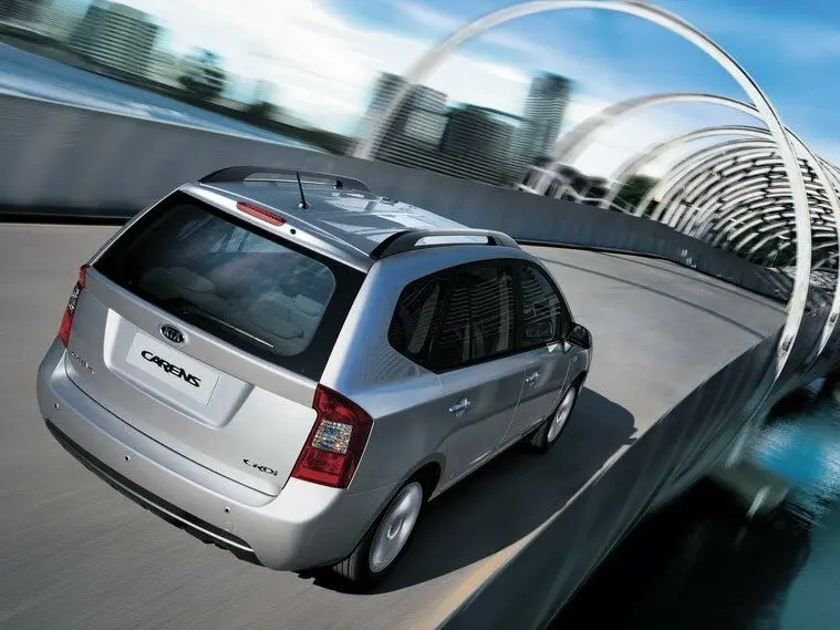 Kia Carens II (UN) Компактвэн — сүрөт 3