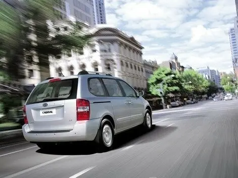 Kia Carnival II Минивэн — фото 3