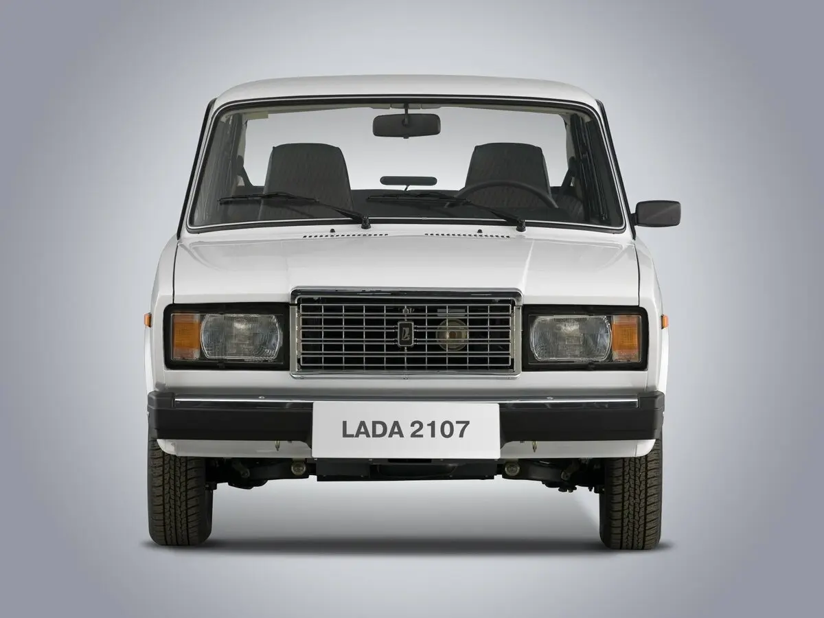 Lada (ВАЗ) 2107 1982 – 2012 Седан — фото 3