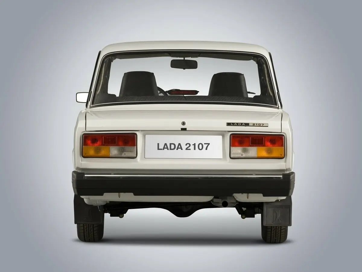 Lada (ВАЗ) 2107 1982 – 2012 Седан — фото 4