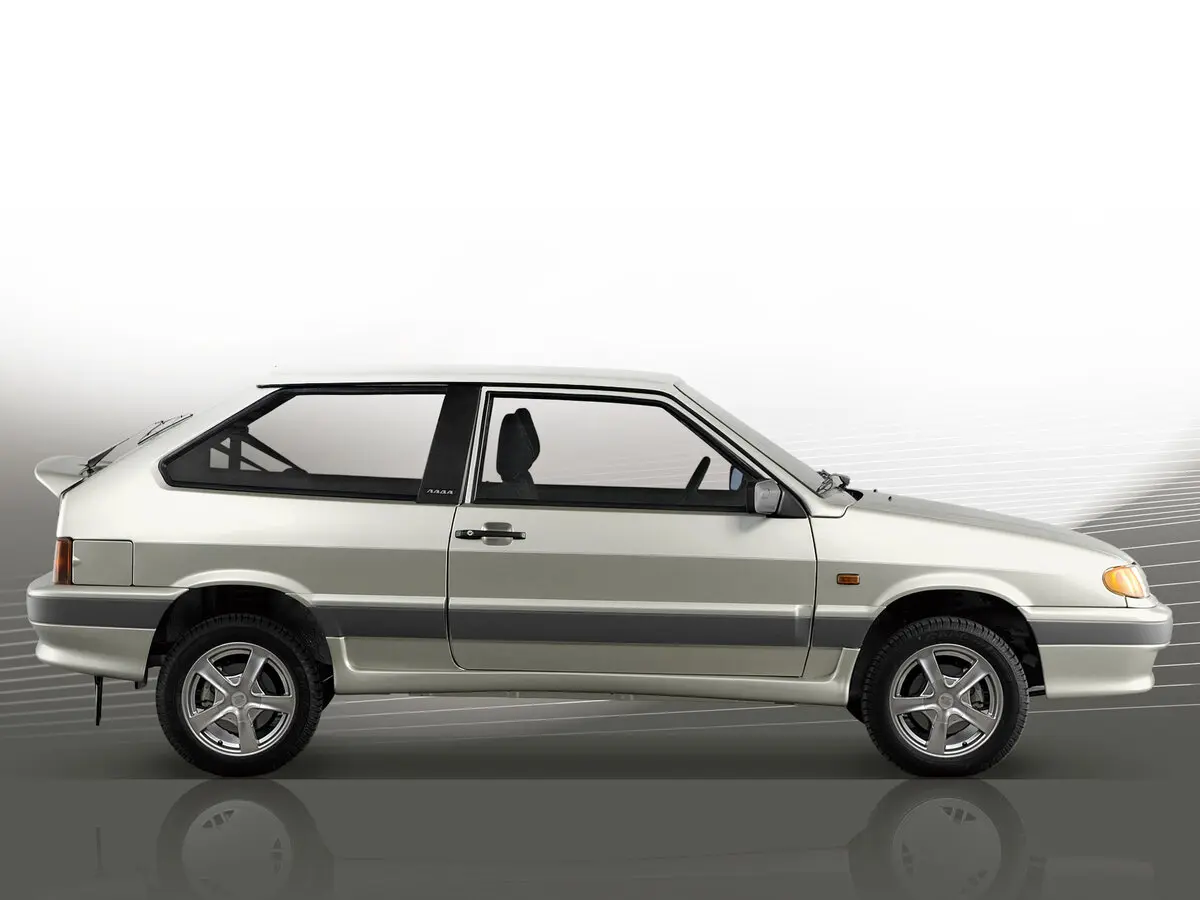 Lada (ВАЗ) 2113 2004 – 2013 Хэтчбек 3 дв. — сүрөт 3