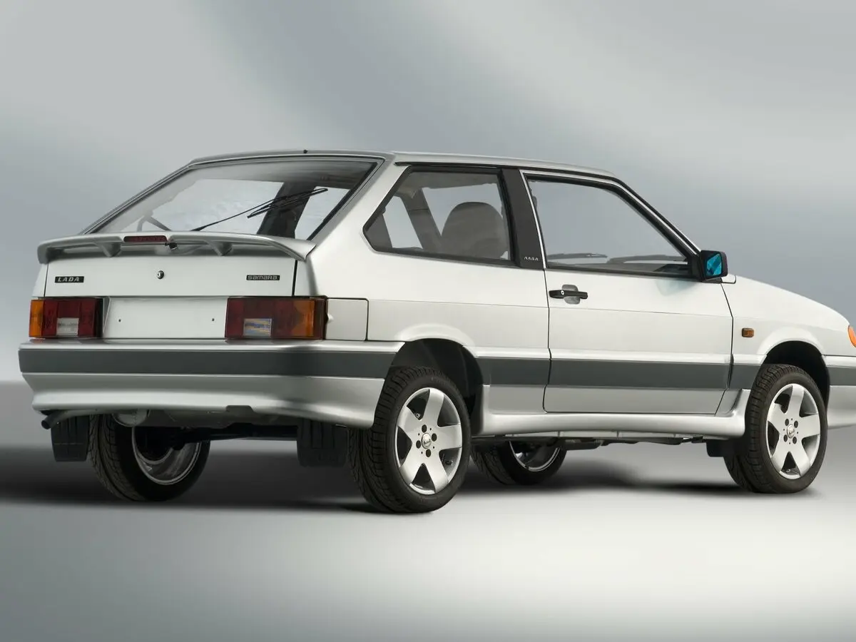 Lada (ВАЗ) 2113 2004 – 2013 Хэтчбек 3 дв. — сүрөт 5