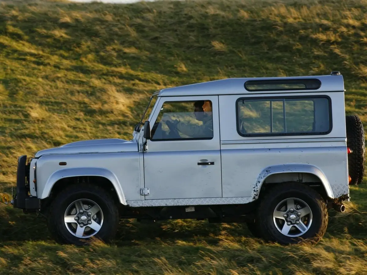 Land Rover Defender I Рестайлинг Внедорожник 3 дв. — сүрөт 2