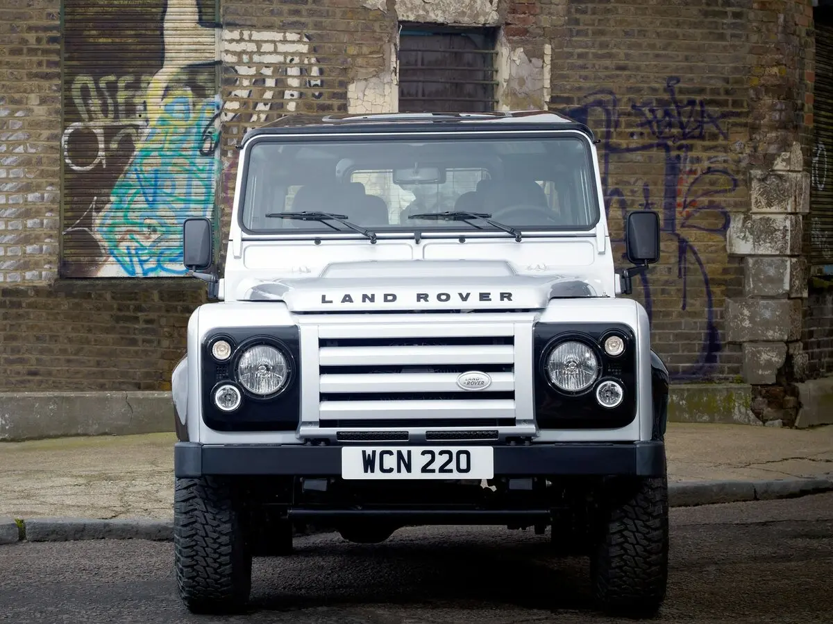 Land Rover Defender I Рестайлинг Внедорожник 3 дв. — сүрөт 3