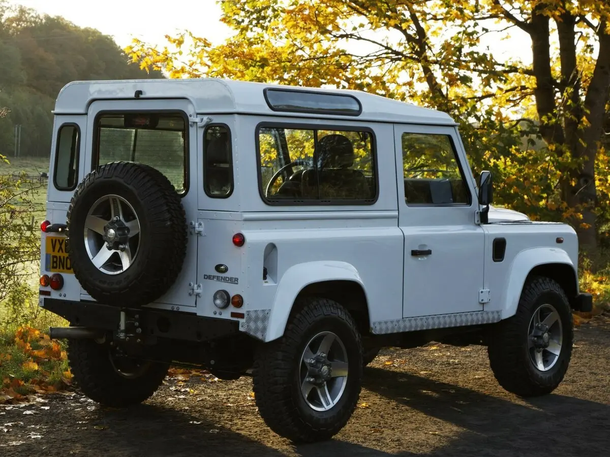 Land Rover Defender I Рестайлинг Внедорожник 3 дв. — сүрөт 5