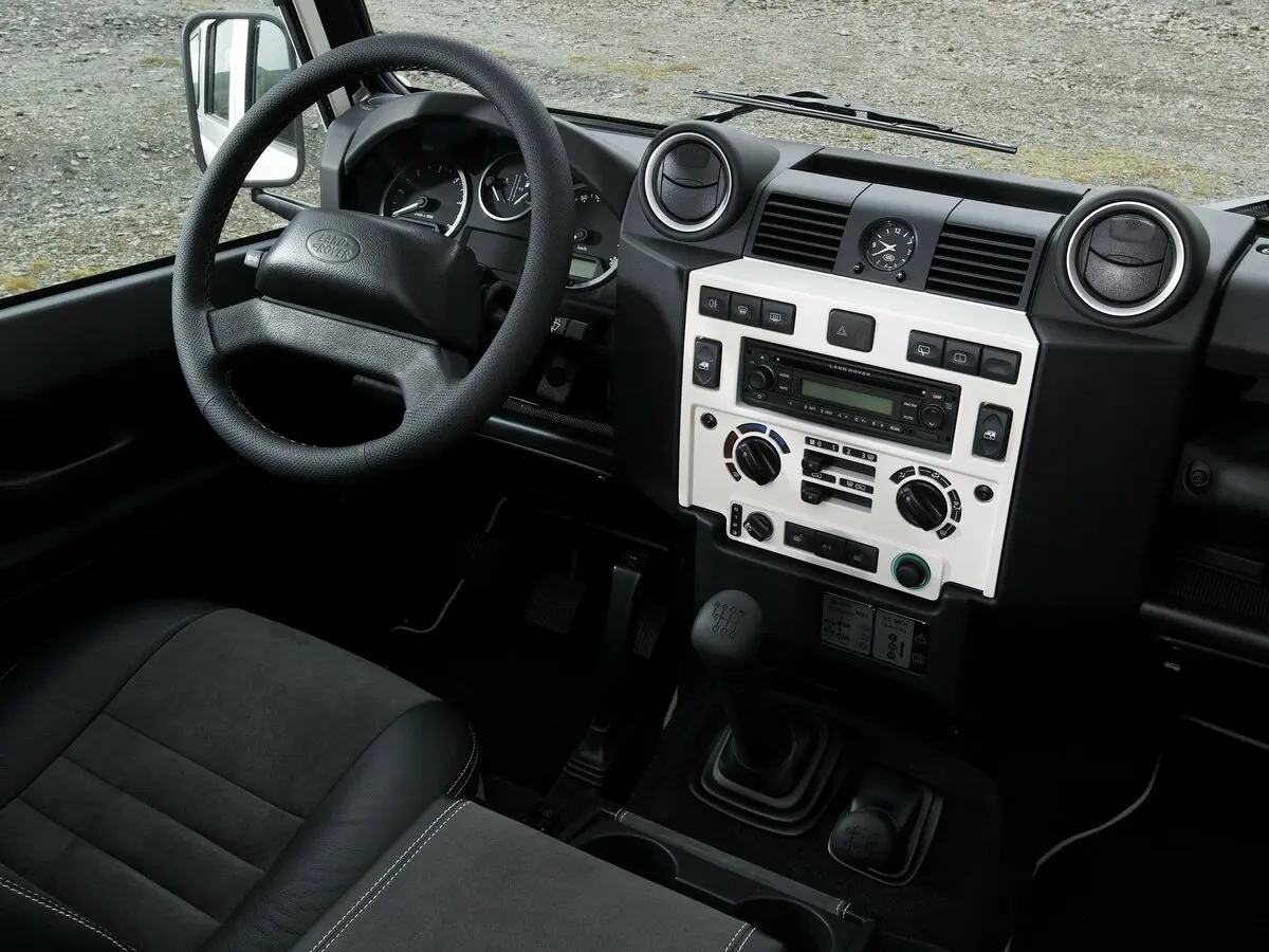 Land Rover Defender I Рестайлинг Внедорожник 3 дв. — сүрөт 7