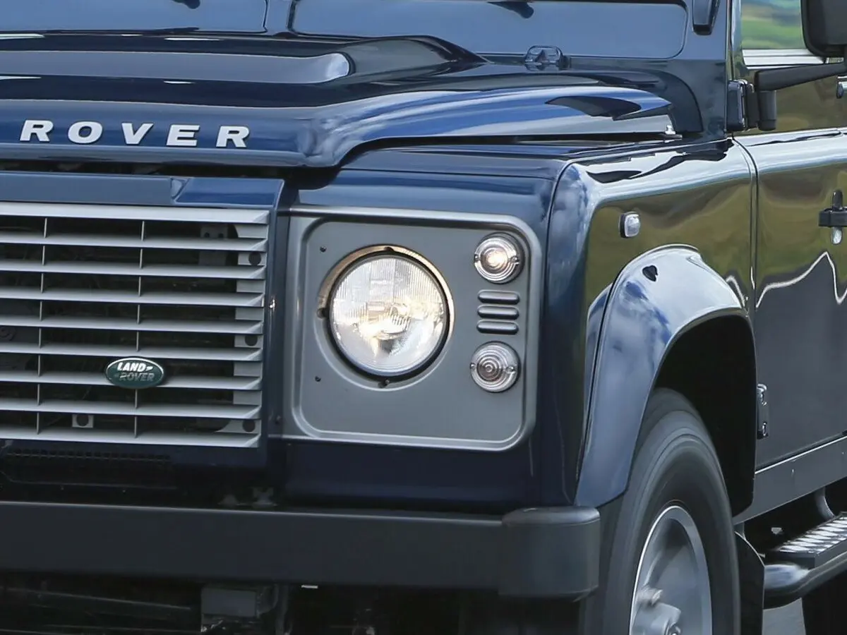 Land Rover Defender I Рестайлинг Внедорожник 3 дв. — сүрөт 10
