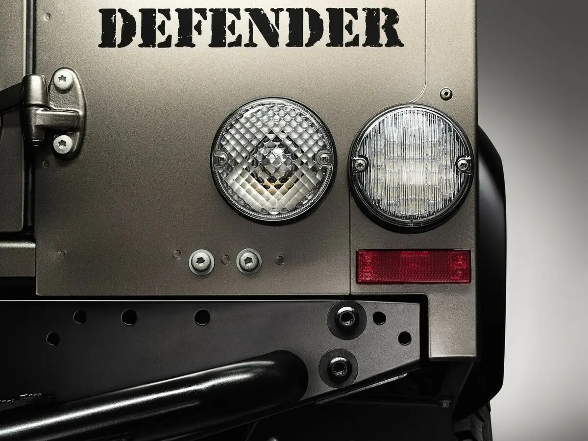 Land Rover Defender I Рестайлинг Внедорожник 3 дв. — сүрөт 11