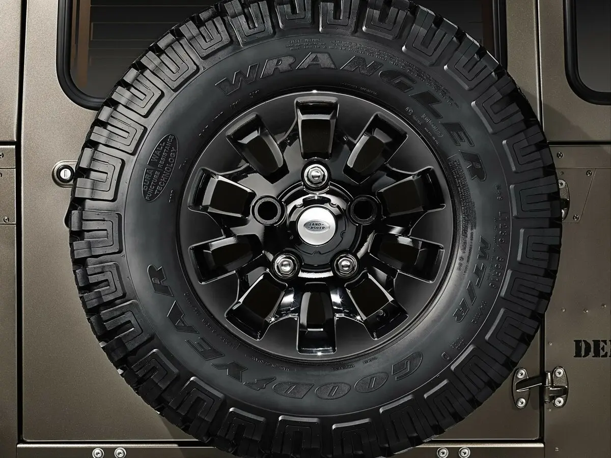 Land Rover Defender I Рестайлинг Внедорожник 3 дв. — сүрөт 14