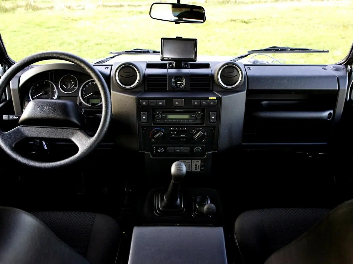 Land Rover Defender I Рестайлинг Внедорожник 5 дв. — photo 6