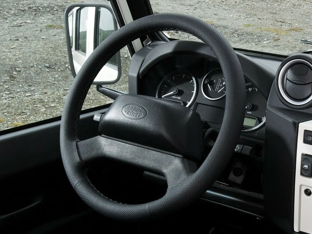 Land Rover Defender I Рестайлинг Внедорожник 5 дв. — photo 9