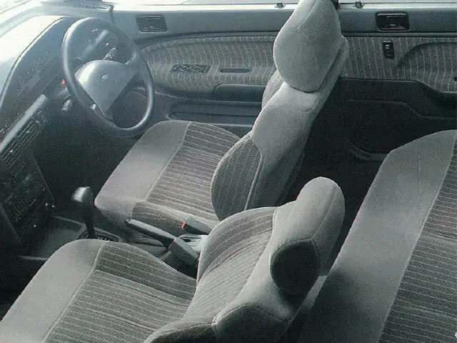 Ford Laser III Седан — сүрөт 5
