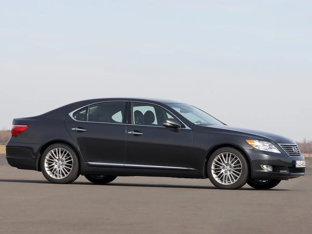 Lexus LS IV Рестайлинг Седан — фото 2