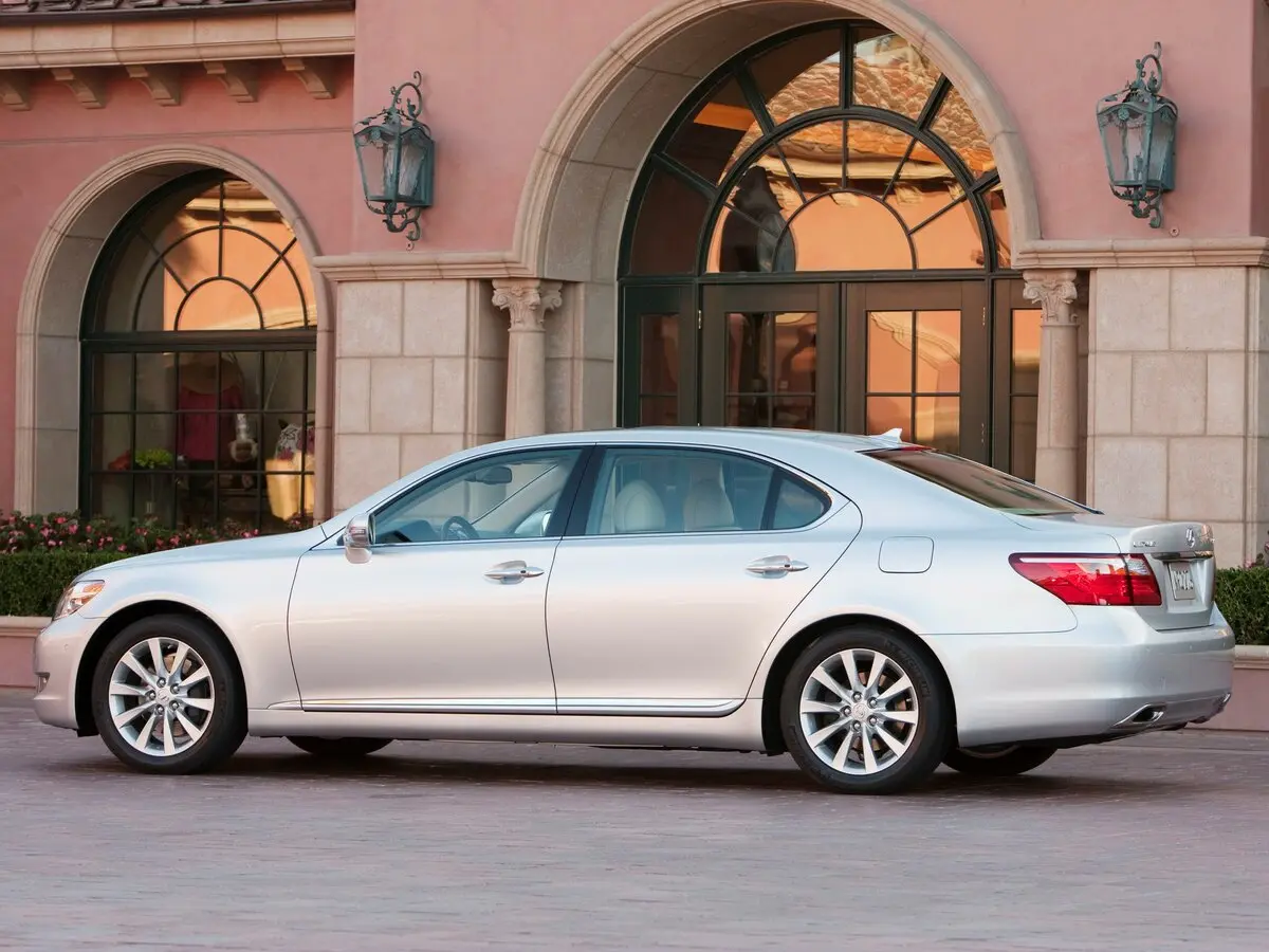 Lexus LS IV Рестайлинг Седан Long — фото 2
