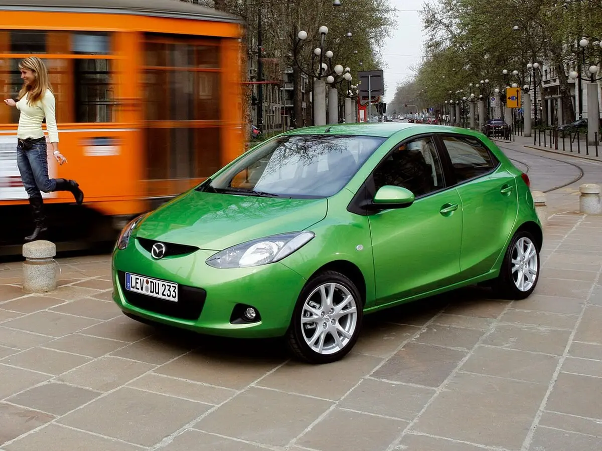 Mazda 2 II (DE) Хэтчбек 5 дв.