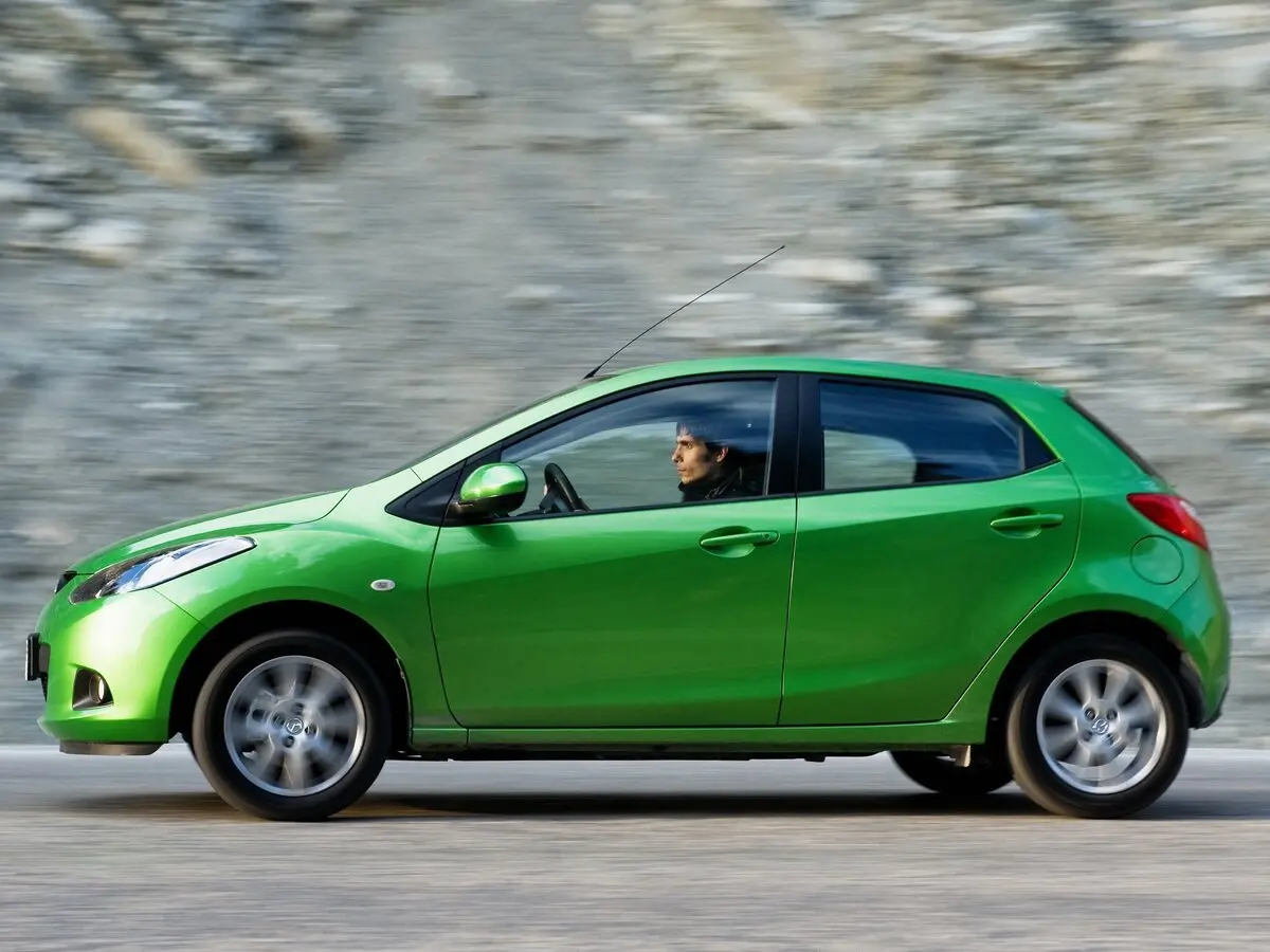 Mazda 2 II (DE) Хэтчбек 5 дв. — photo 2