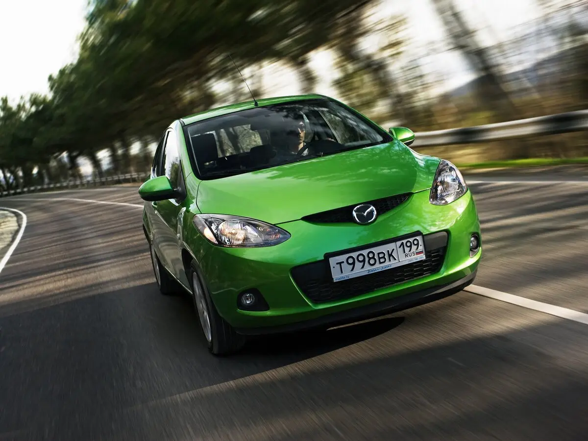 Mazda 2 II (DE) Хэтчбек 5 дв. — photo 3