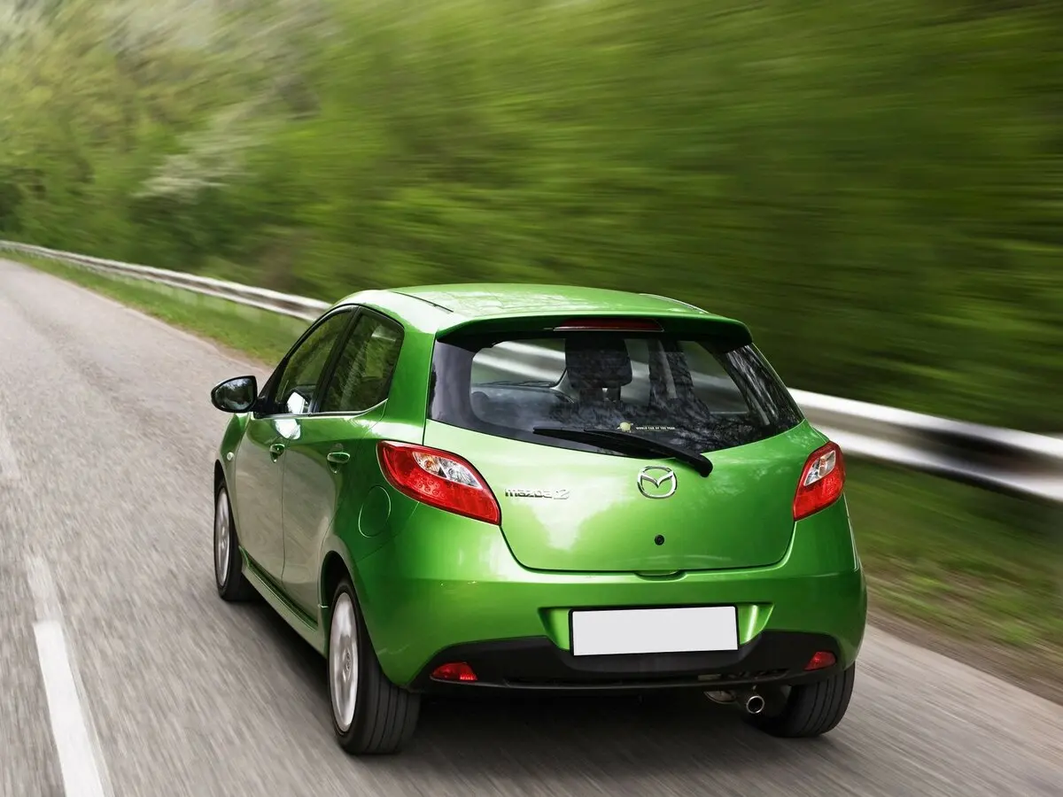 Mazda 2 II (DE) Хэтчбек 5 дв. — photo 4