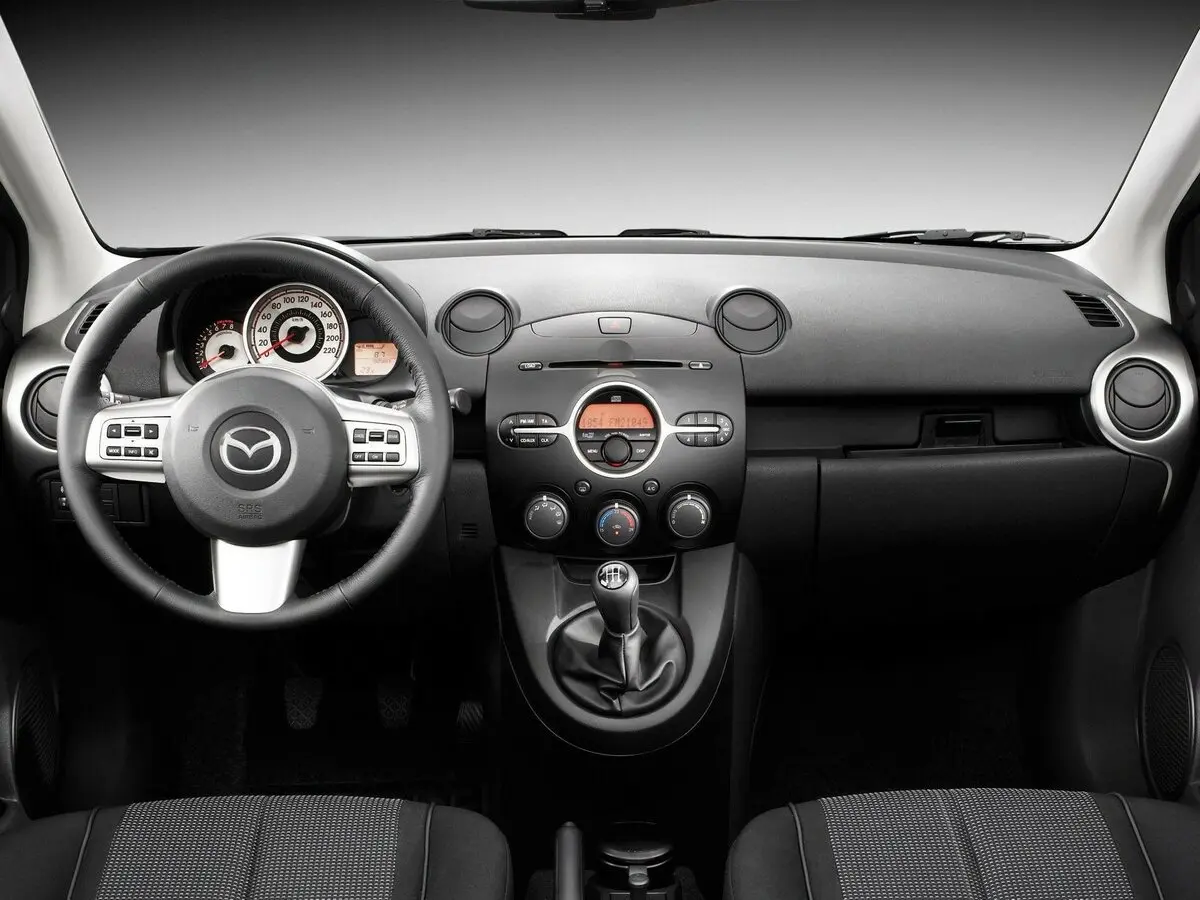 Mazda 2 II (DE) Хэтчбек 5 дв. — photo 6