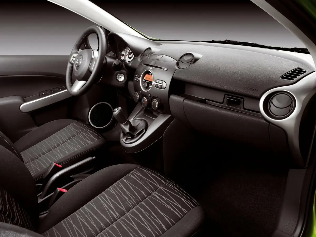 Mazda 2 II (DE) Хэтчбек 5 дв. — photo 7